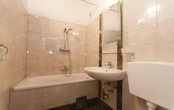 Villa 704 Batlug Bagian luar foto